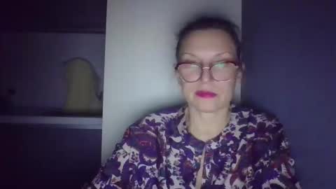 Snapshot of evaglad chatting on 11, 10, 2025 evaglad online show from 11, 10, 2025