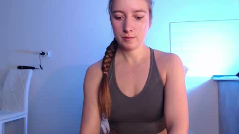 Snapshot of evahailey_ chatting on 25, 9, 2025 Eva online show from 25, 9, 2025