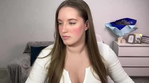 Snapshot of evajuly chatting on 8, 11, 2025 Eva online show from 8, 11, 2025