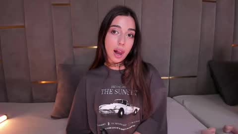 Snapshot of evalims chatting on 8, 3, 2025 EVA online show from 8, 3, 2025