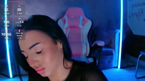 Snapshot of evanew_ chatting on 5, 11, 2025 Eva online show from 5, 11, 2025