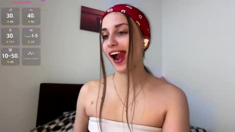 Snapshot of evarenard_ chatting on 19, 4, 2026 evarenard_ online show from 19, 4, 2026