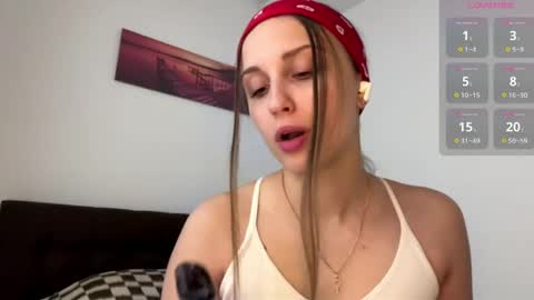 Snapshot of evarenard_ chatting on 28, 4, 2026 evarenard_ online show from 28, 4, 2026