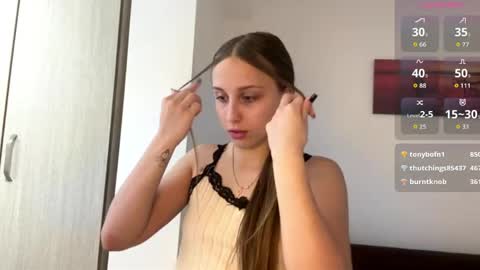 Snapshot of evarenard_ chatting on 1, 6, 2026 evarenard_ online show from 1, 6, 2026