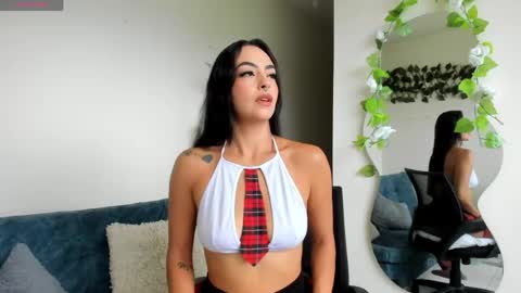 Snapshot of evaritz__ chatting on 6, 6, 2026 EVARITZ online show from 6, 6, 2026
