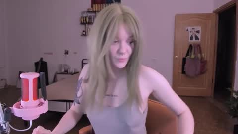 Snapshot of evathority chatting on 23, 11, 2025 online show from 23, 11, 2025