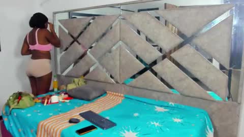 Snapshot of evaxemma chatting on 2, 11, 2025 Eva And Emmanuel online show from 2, 11, 2025