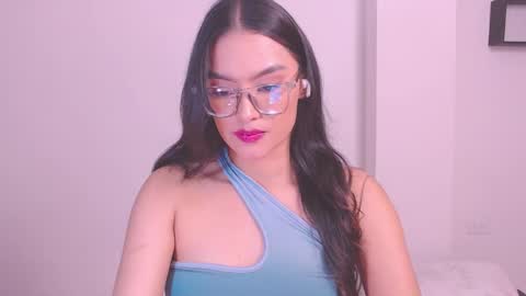 Snapshot of eve_rox18 chatting on 13, 11, 2025 Eve Rox18 online show from 13, 11, 2025