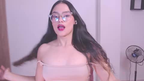 Snapshot of eve_rox18 chatting on 23, 11, 2025 Eve Rox18 online show from 23, 11, 2025