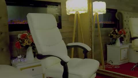 EveHamilton online show from 16, 12, 2025