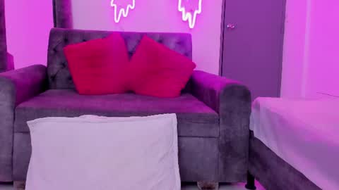 evelin__thompsson online show from 22, 7, 2026