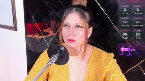 Snapshot of evelin_belen chatting on 12, 9, 2025 EVELIN online show from 12, 9, 2025