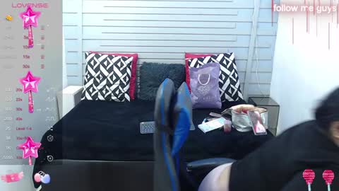 Snapshot of evelin_zaens chatting on 25, 1, 2025 evelin zaens online show from 25, 1, 2025