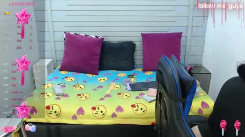 Snapshot of evelin_zaens chatting on 17, 2, 2025 evelin zaens online show from 17, 2, 2025