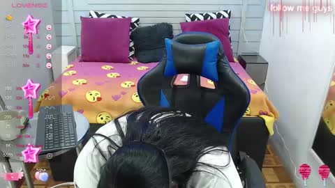 Snapshot of evelin_zaens chatting on 18, 2, 2025 evelin zaens online show from 18, 2, 2025