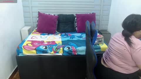 Snapshot of evelin_zaens chatting on 24, 2, 2025 evelin zaens online show from 24, 2, 2025