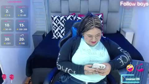 Snapshot of evelin_zaens chatting on 2, 10, 2025 evelin zaens online show from 2, 10, 2025