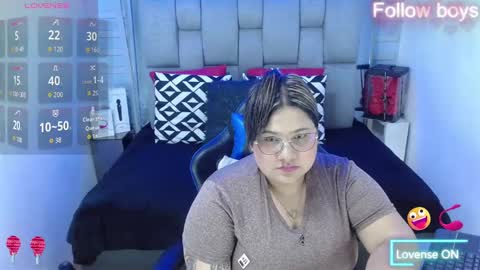 Snapshot of evelin_zaens chatting on 14, 10, 2025 evelin zaens online show from 14, 10, 2025