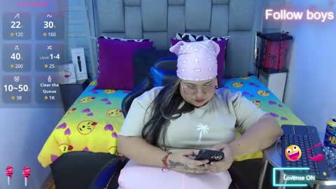 Snapshot of evelin_zaens chatting on 22, 10, 2025 evelin zaens online show from 22, 10, 2025