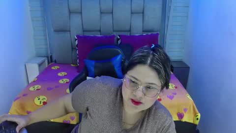 Snapshot of evelin_zaens chatting on 23, 10, 2025 evelin zaens online show from 23, 10, 2025