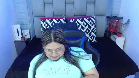 Snapshot of evelin_zaens chatting on 7, 11, 2025 evelin zaens online show from 7, 11, 2025