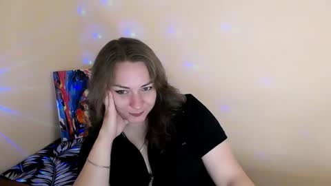 Snapshot of evelineli chatting on 10, 9, 2025 Lydia online show from 10, 9, 2025