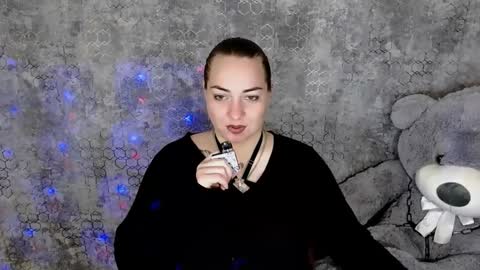 Snapshot of evelineli chatting on 12, 11, 2025 Lydia online show from 12, 11, 2025