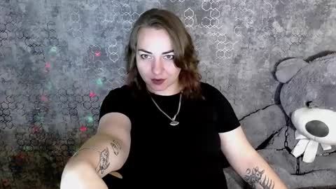 Snapshot of evelineli chatting on 15, 11, 2025 Lydia online show from 15, 11, 2025