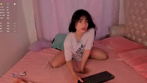 Snapshot of evelyn_evelyn chatting on 3, 3, 2025 evelyn evelyn online show from 3, 3, 2025