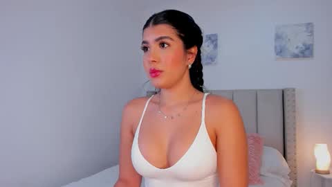 Snapshot of evelyn_montoya chatting on 11, 1, 2026 Evelyn online show from 11, 1, 2026