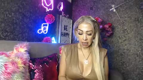 Snapshot of evelynagrey chatting on 25, 1, 2025 EvelynaGrey online show from 25, 1, 2025