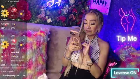 Snapshot of evelynagrey chatting on 3, 2, 2025 EvelynaGrey online show from 3, 2, 2025