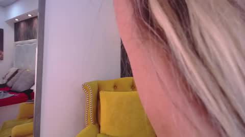 Snapshot of evelynagrey chatting on 3, 3, 2025 EvelynaGrey online show from 3, 3, 2025