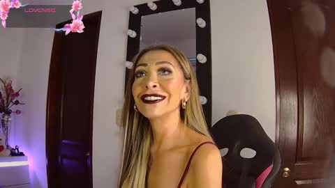 Snapshot of evelynagrey chatting on 11, 9, 2025 EvelynaGrey online show from 11, 9, 2025