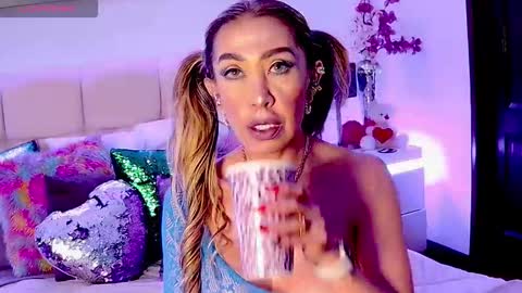 Snapshot of evelynagrey chatting on 6, 11, 2025 EvelynaGrey online show from 6, 11, 2025