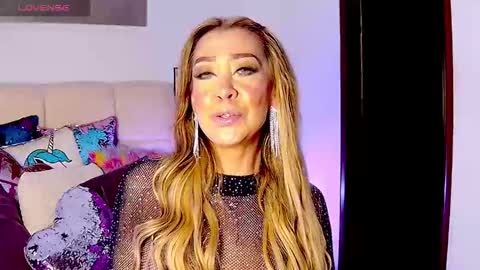 Snapshot of evelynagrey chatting on 12, 11, 2025 EvelynaGrey online show from 12, 11, 2025