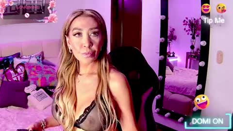 Snapshot of evelynagrey chatting on 13, 11, 2025 EvelynaGrey online show from 13, 11, 2025