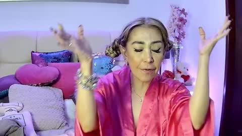 Snapshot of evelynagrey chatting on 23, 11, 2025 EvelynaGrey online show from 23, 11, 2025