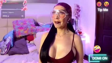 Snapshot of evelynagrey chatting on 25, 11, 2025 EvelynaGrey online show from 25, 11, 2025