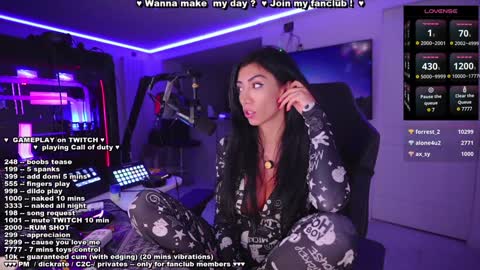 Snapshot of evelyne92 chatting on 20, 12, 2024 Evelyne online show from 20, 12, 2024