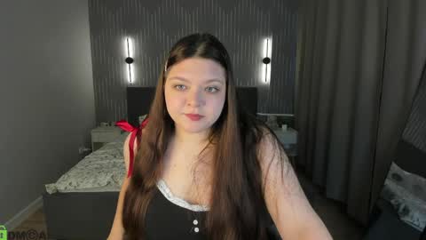 Evelyne Loo online show from 11, 4, 2026