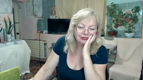 Snapshot of evelynloveshy chatting on 11, 1, 2025 BarbaraBlondy online show from 11, 1, 2025