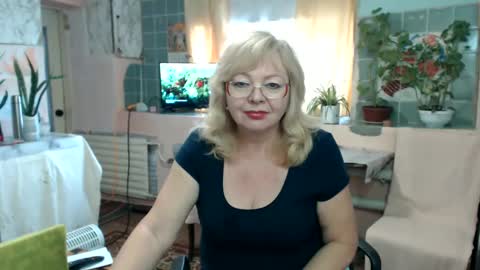 Snapshot of evelynloveshy chatting on 12, 1, 2025 BarbaraBlondy online show from 12, 1, 2025