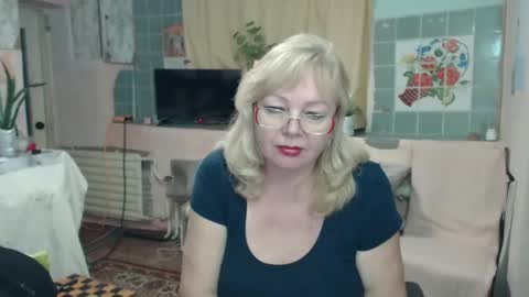 Snapshot of evelynloveshy chatting on 12, 1, 2025 BarbaraBlondy online show from 12, 1, 2025