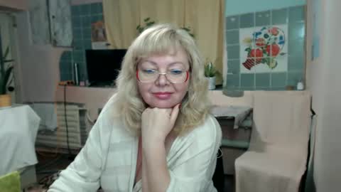 Snapshot of evelynloveshy chatting on 15, 1, 2025 BarbaraBlondy online show from 15, 1, 2025