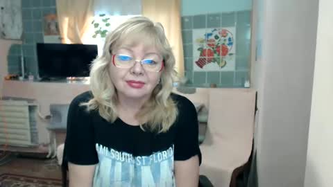 Snapshot of evelynloveshy chatting on 17, 1, 2025 BarbaraBlondy online show from 17, 1, 2025