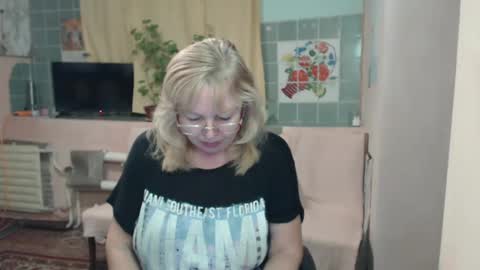 Snapshot of evelynloveshy chatting on 17, 1, 2025 BarbaraBlondy online show from 17, 1, 2025