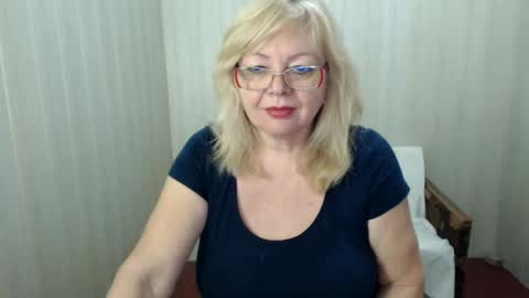 Snapshot of evelynloveshy chatting on 24, 1, 2025 BarbaraBlondy online show from 24, 1, 2025