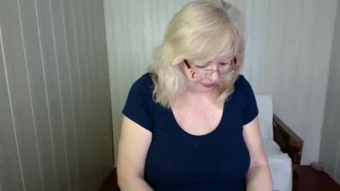 Snapshot of evelynloveshy chatting on 25, 1, 2025 BarbaraBlondy online show from 25, 1, 2025