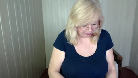 Snapshot of evelynloveshy chatting on 25, 1, 2025 BarbaraBlondy online show from 25, 1, 2025